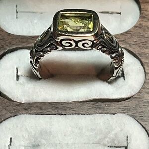 John Hardy 18k Gold and 925 silver /w Peridot stone